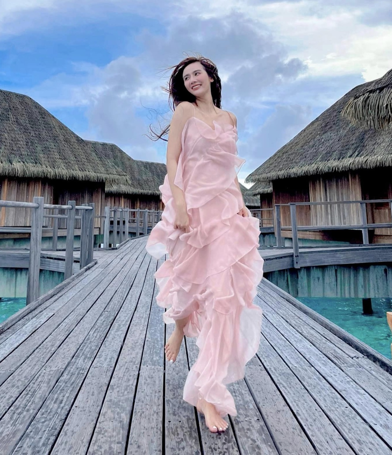 Huyền Lizzie và Quỳnh Kool đều có phong cách diện váy xinh tươi, tôn dáng-5