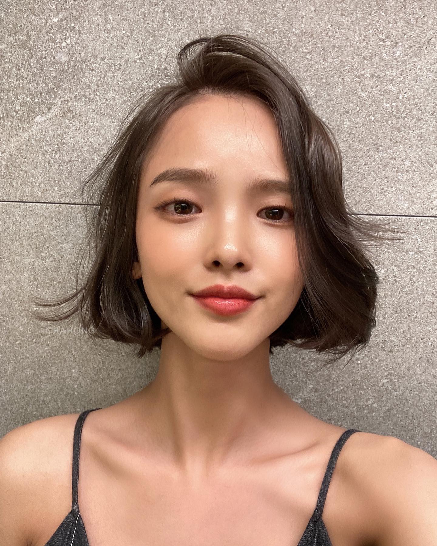 5 kiểu tóc ngắn không cần cắt mái vẫn giúp nhan sắc thăng hạng-5