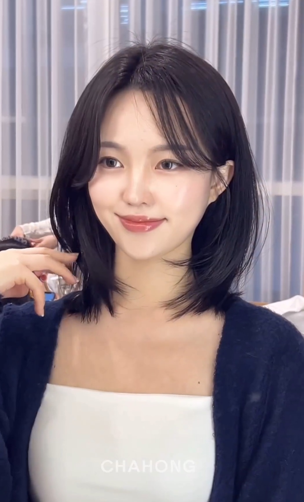 5 kiểu tóc ngắn không cần cắt mái vẫn giúp nhan sắc thăng hạng-9