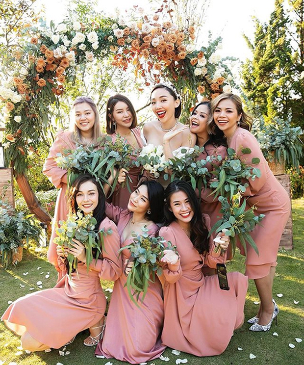 Sau 3 năm giấu kín, Tóc Tiên hé lộ ảnh xịn đám cưới trong nhà thờ tại Đà Lạt: Nhan sắc cô dâu đỉnh chóp!-3