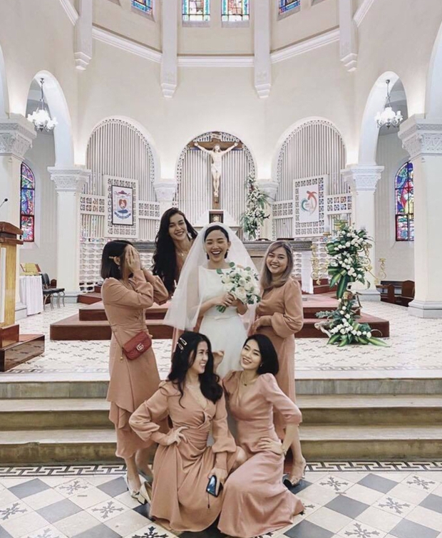 Sau 3 năm giấu kín, Tóc Tiên hé lộ ảnh xịn đám cưới trong nhà thờ tại Đà Lạt: Nhan sắc cô dâu đỉnh chóp!-2