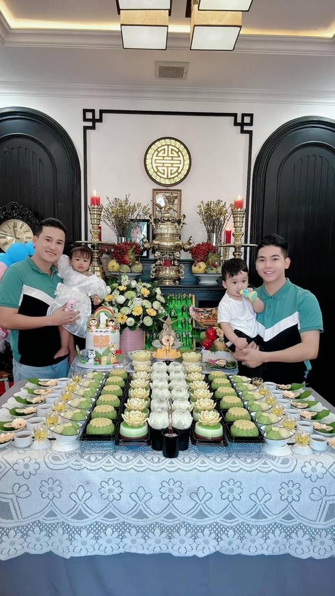 Cặp bố bỉm hot nhất miền Tây Hà Trí Quang - Thanh Đoàn trang trí biệt thự cực hút mắt mừng sinh nhật con sinh đôi-1