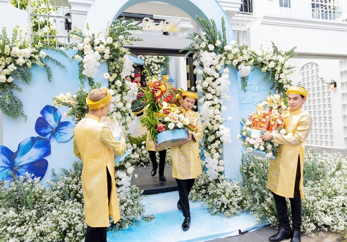 Cặp bố bỉm hot nhất miền Tây Hà Trí Quang - Thanh Đoàn trang trí biệt thự cực hút mắt mừng sinh nhật con sinh đôi-8