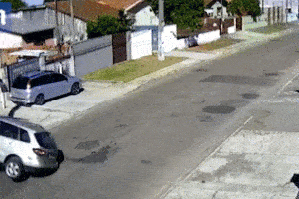 Clip: Trộm táo tợn lái máy xúc nhổ cây ATM rồi bỏ trốn-1