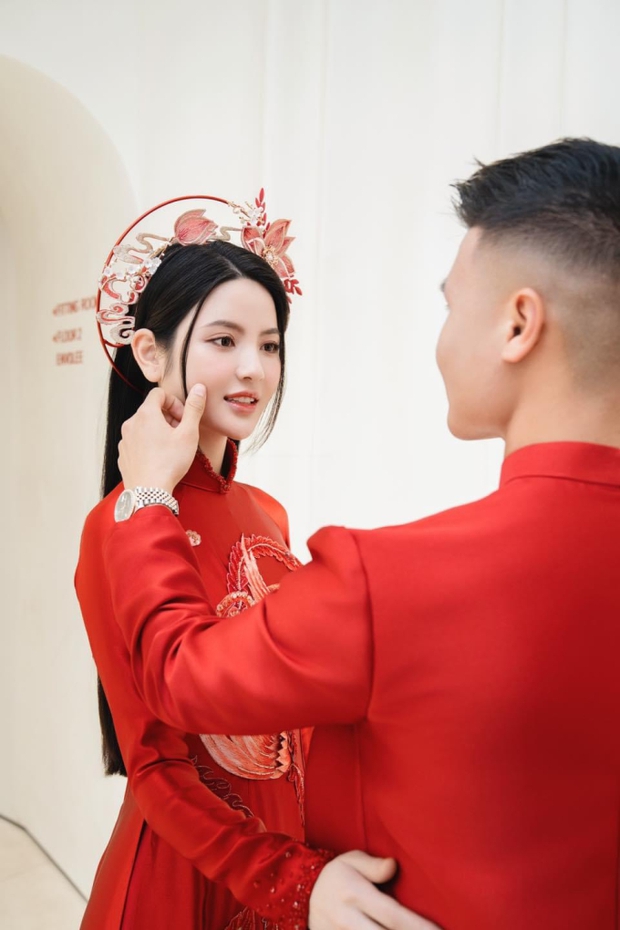 Quang Hải nựng má, nắm tay tình cảm với Chu Thanh Huyền khi thử áo dài ăn hỏi-1