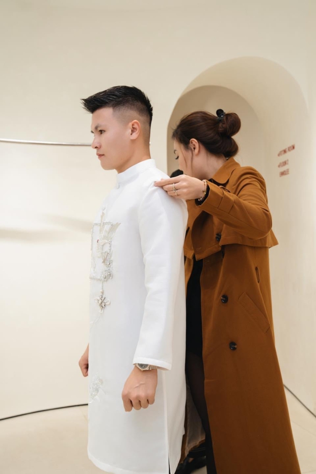 Quang Hải nựng má, nắm tay tình cảm với Chu Thanh Huyền khi thử áo dài ăn hỏi-5