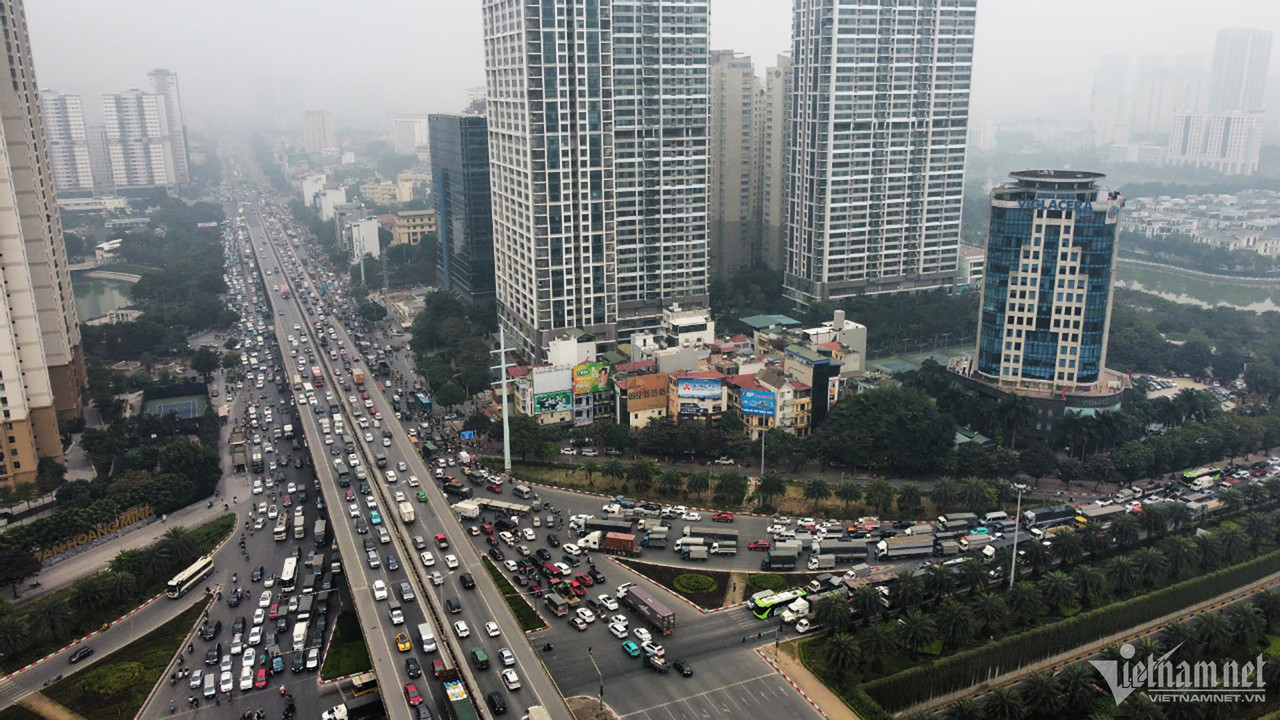 Xe cộ ùn ùn dồn ra cửa ngõ Hà Nội dịp nghỉ Tết Dương lịch-12