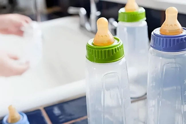 4 sai lầm khi rửa bình sữa khiến trẻ dễ bị mắc bệnh-1
