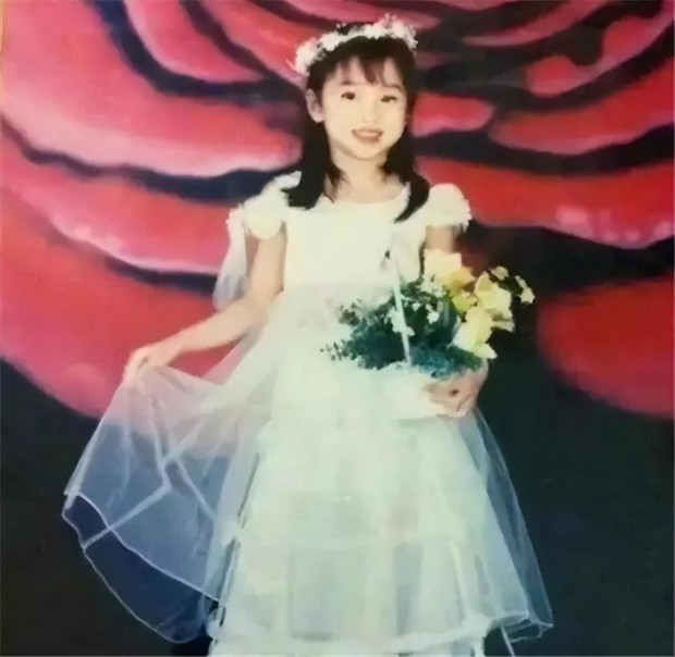 Sao nữ bị ép dao kéo vì nhan sắc lệch chuẩn showbiz, quên đưa vài đồng cát-xê mà bị mẹ ruột đánh nhập viện-1