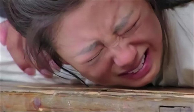 Sao nữ bị ép dao kéo vì nhan sắc lệch chuẩn showbiz, quên đưa vài đồng cát-xê mà bị mẹ ruột đánh nhập viện-4