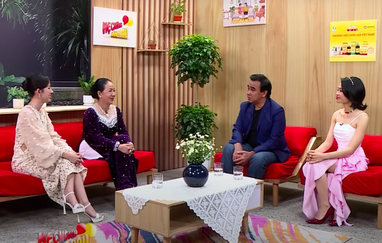 Mẹ chồng yêu chiều, tặng cả hũ vàng cho con dâu trước khi cưới-2