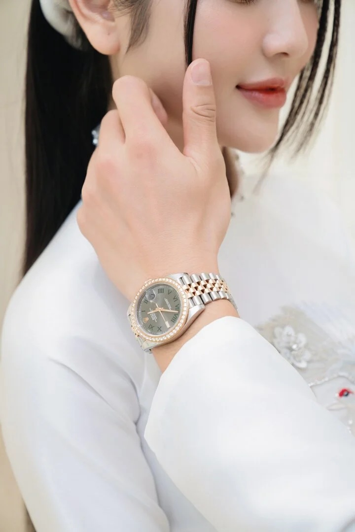 Bật mí chiếc đồng hồ giá hơn nửa tỷ đồng Quang Hải đeo trên tay trong lễ ăn hỏi-1