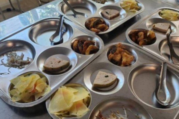 Giảng viên đồng loạt ngừng việc: Người lao động nhận 1 trong 6 tháng lương bị nợ-3