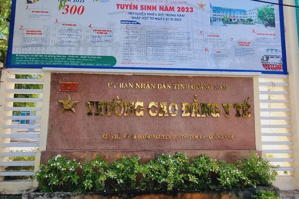 Giảng viên đồng loạt ngừng việc: Người lao động nhận 1 trong 6 tháng lương bị nợ-1