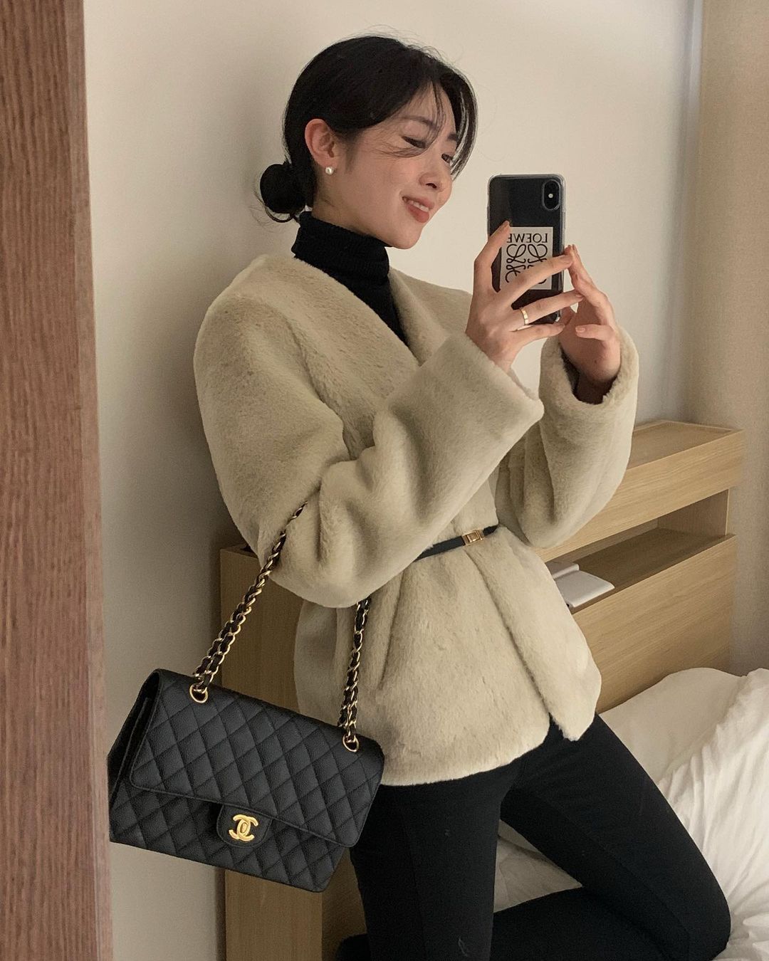 Kiểu tóc sang chảnh được hội blogger Hàn áp dụng khi diện áo cao cổ-2