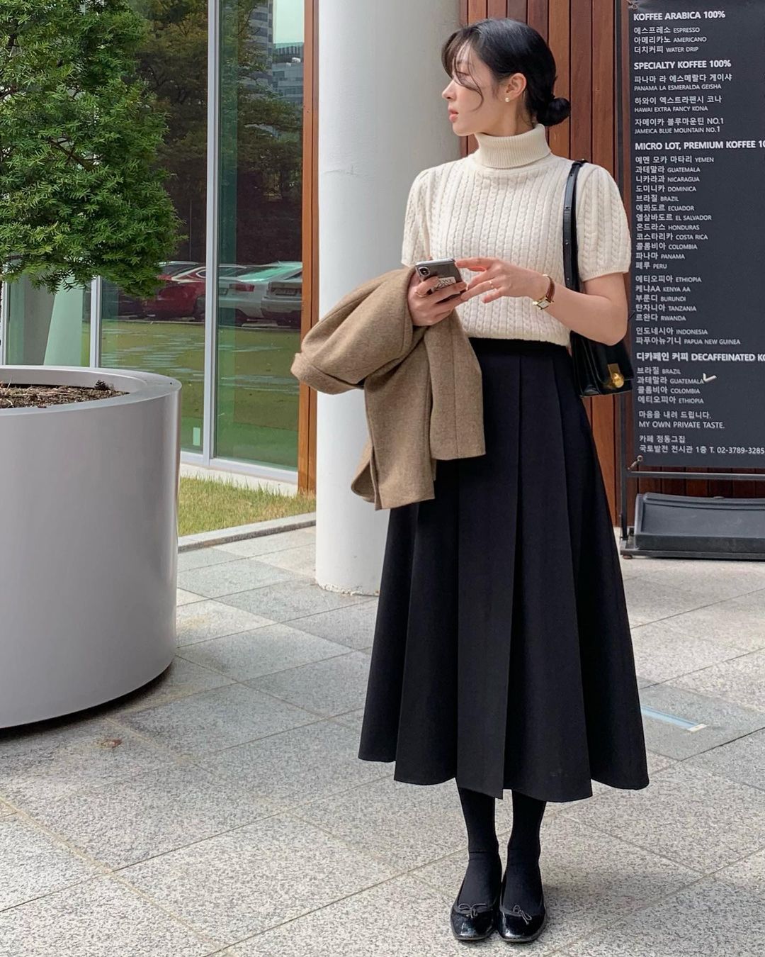 Kiểu tóc sang chảnh được hội blogger Hàn áp dụng khi diện áo cao cổ-3