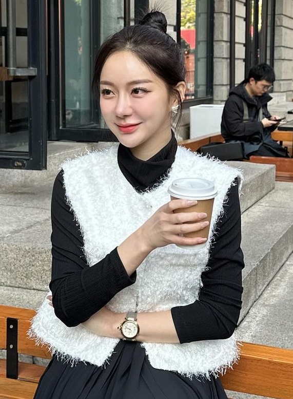 Kiểu tóc sang chảnh được hội blogger Hàn áp dụng khi diện áo cao cổ-4