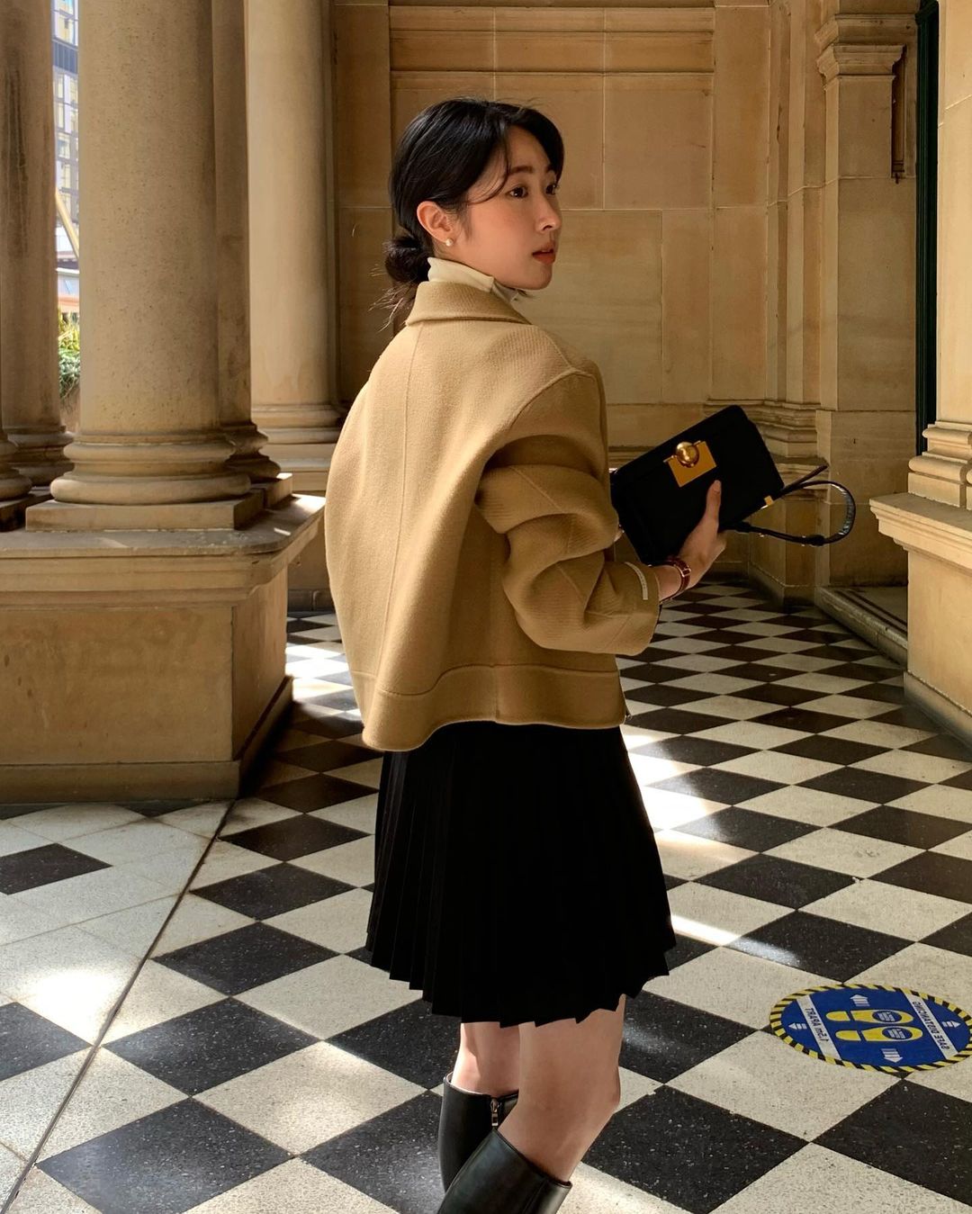 Kiểu tóc sang chảnh được hội blogger Hàn áp dụng khi diện áo cao cổ-6