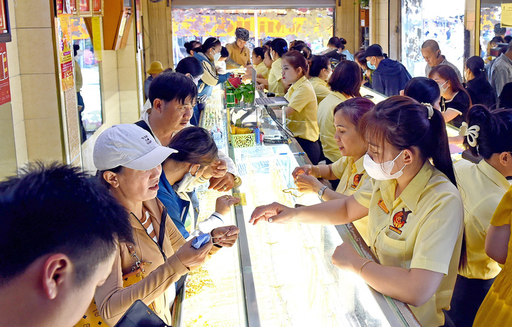 ‘Đu đỉnh’ giá vàng 80 triệu/lượng, 3 ngày đem bán lỗ ngay hơn chục triệu-1