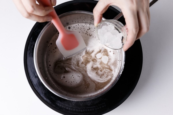 Làm món bánh ngon chuẩn bị cho Tết: Bánh lê đường phèn thanh mát-2