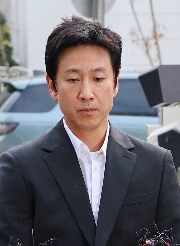 Dispatch bóc trần vụ án Lee Sun Kyun: Tài tử bị nhân tình làm vật hiến tế, cảnh sát thông đồng với truyền thông Hàn điều hướng dư luận-3