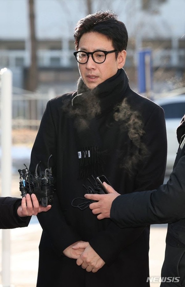 Dispatch bóc trần vụ án Lee Sun Kyun: Tài tử bị nhân tình làm vật hiến tế, cảnh sát thông đồng với truyền thông Hàn điều hướng dư luận-11