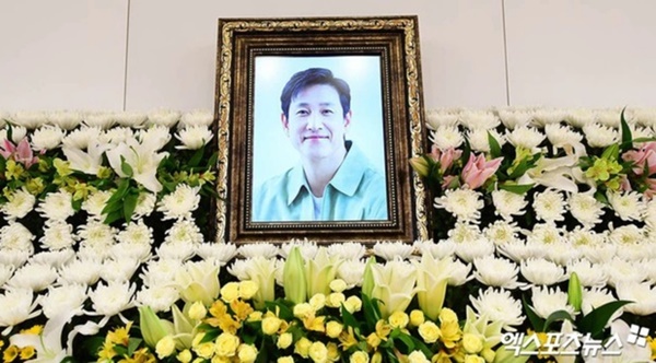 Dispatch bóc trần vụ án Lee Sun Kyun: Tài tử bị nhân tình làm vật hiến tế, cảnh sát thông đồng với truyền thông Hàn điều hướng dư luận-18