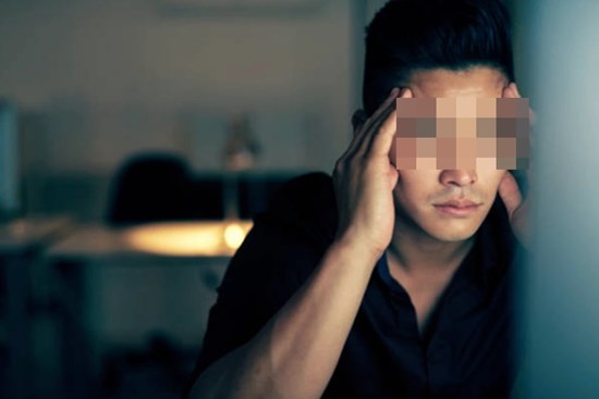 Cô hàng xóm hẹn gặp, chìa ra tờ giấy khiến tôi chết lặng