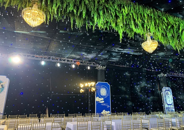 Rạp ăn hỏi của Quang Hải đẹp lung linh trên sân vận động-5