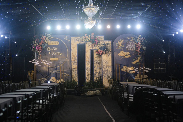 Rạp ăn hỏi của Quang Hải đẹp lung linh trên sân vận động-8