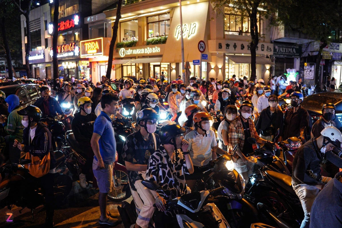 Mất 1 tiếng để gửi xe ở đường Nguyễn Huệ trước giờ countdown-5