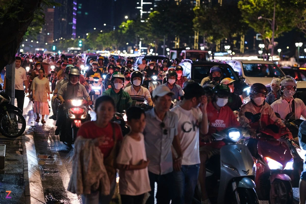 Mất 1 tiếng để gửi xe ở đường Nguyễn Huệ trước giờ countdown-6