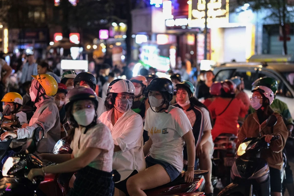 Mất 1 tiếng để gửi xe ở đường Nguyễn Huệ trước giờ countdown-8