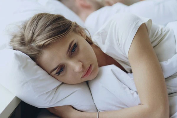 Mở két nhìn đầy tiền vàng bên trong mà tôi cảm thấy mình đang phạm sai lầm-2