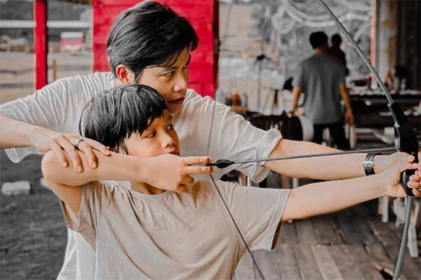 Con quá ngỗ nghịch, bà mẹ soạn một bản hợp đồng cá cược vô lý: Cái kết 20 năm sau vượt ngoài tưởng tượng-2