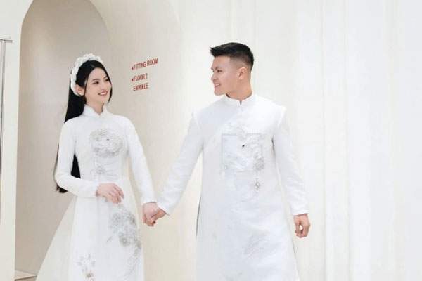 Tráp dát vàng, đính 700 viên đá được Quang Hải chuẩn bị trong đám hỏi với Chu Thanh Huyền-8