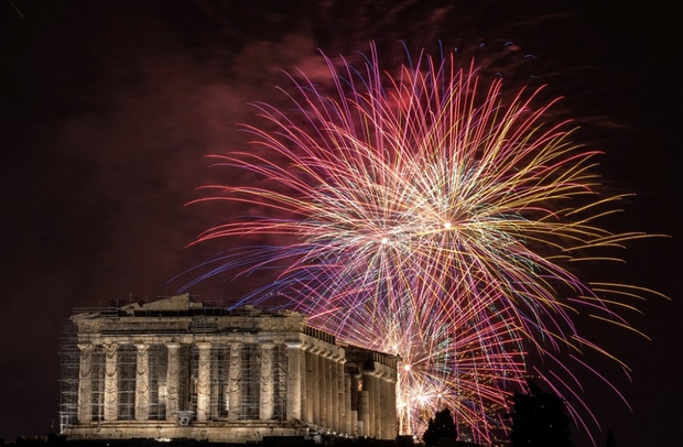 Sau châu Á, người dân châu Âu chào đón năm mới 2024-23