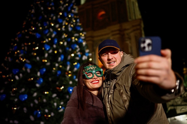 Sau châu Á, người dân châu Âu chào đón năm mới 2024-21