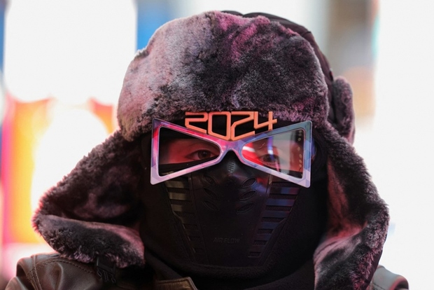 Sau châu Á, người dân châu Âu chào đón năm mới 2024-15