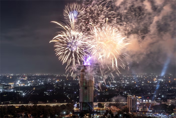 Sau châu Á, người dân châu Âu chào đón năm mới 2024-7