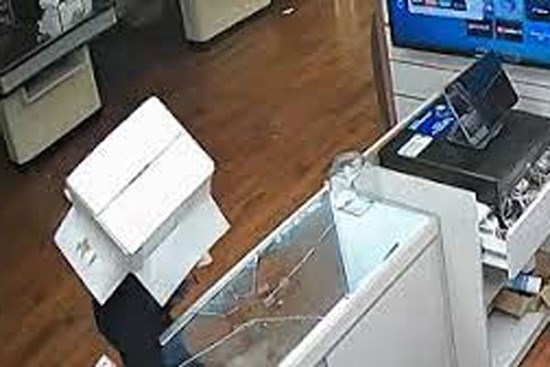 Đội thùng carton đi trộm điện thoại, người đàn ông nhận kết đắng