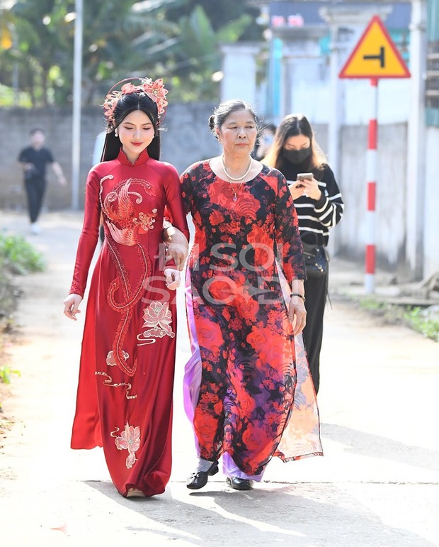 Cô dâu Chu Thanh Huyền xinh đẹp đằm thắm xuất hiện trước giờ ăn hỏi với Quang Hải-3