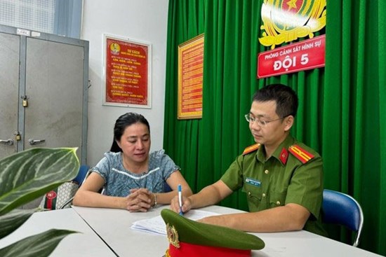 Cơ trưởng và người tình điều hành đường dây bán dâm cao cấp ra sao?