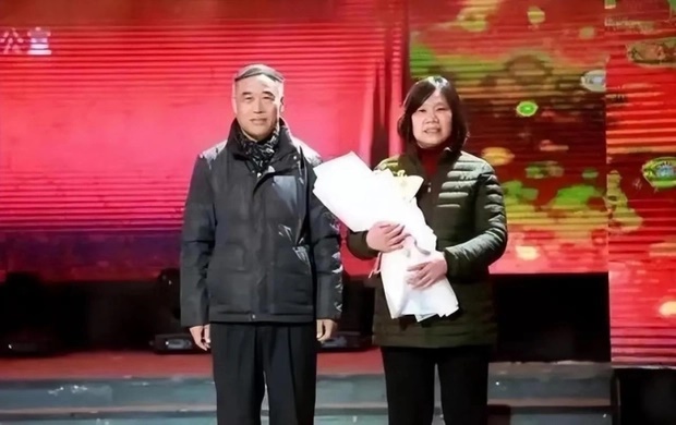 Con quá ngỗ nghịch, bà mẹ soạn một bản hợp đồng cá cược vô lý: Cái kết 20 năm sau vượt ngoài tưởng tượng-1