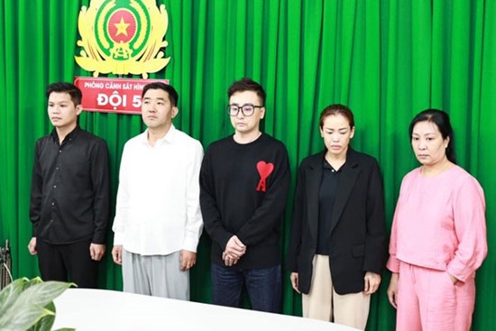 Bắt khẩn cấp ông chủ nhà hàng nuôi 180 tiếp viên nữ sẵn sàng 'đi khách'