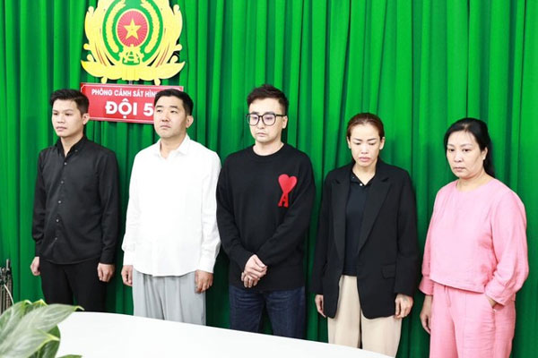 Bắt khẩn cấp ông chủ nhà hàng nuôi 180 tiếp viên nữ sẵn sàng đi khách-2