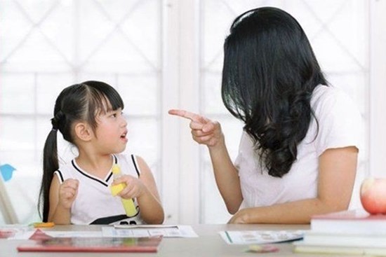 Con trai hàng xóm du học về nước, con gái tối nào cũng qua chơi rất lâu, biết lý do tôi vô cùng hối hận