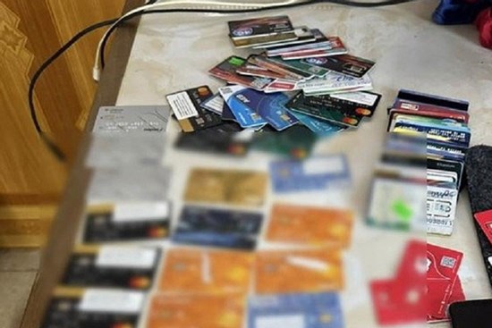 Thủ đoạn tinh vi của nhóm làm giả hơn 10.000 tài khoản ngân hàng