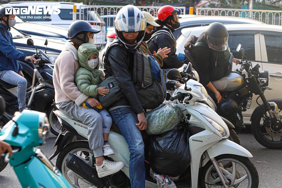 Người dân ùn ùn trở về Thủ đô, cao tốc Pháp Vân - Cầu Giẽ kẹt cứng-10