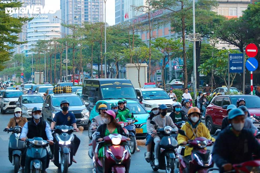 Người dân ùn ùn trở về Thủ đô, cao tốc Pháp Vân - Cầu Giẽ kẹt cứng-11